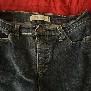 Ladies perfectly slimming boot cut size 8 Levi’s 512. 

Little frayed at bottom.